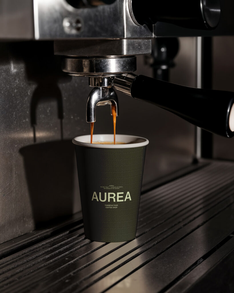 Identité visuelle et design de marque pour AUREA Coffee – gobelet café premium, direction artistique par Studio Micheline à Reims